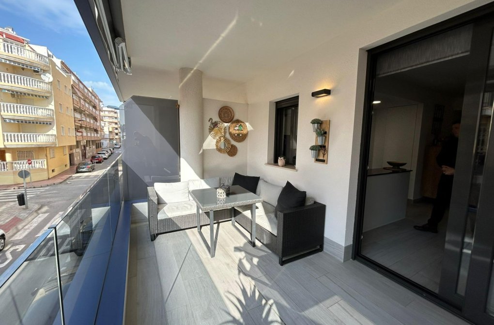 Rynek wtórny - Apartament - Torrevieja - Las Piscinas Naturales