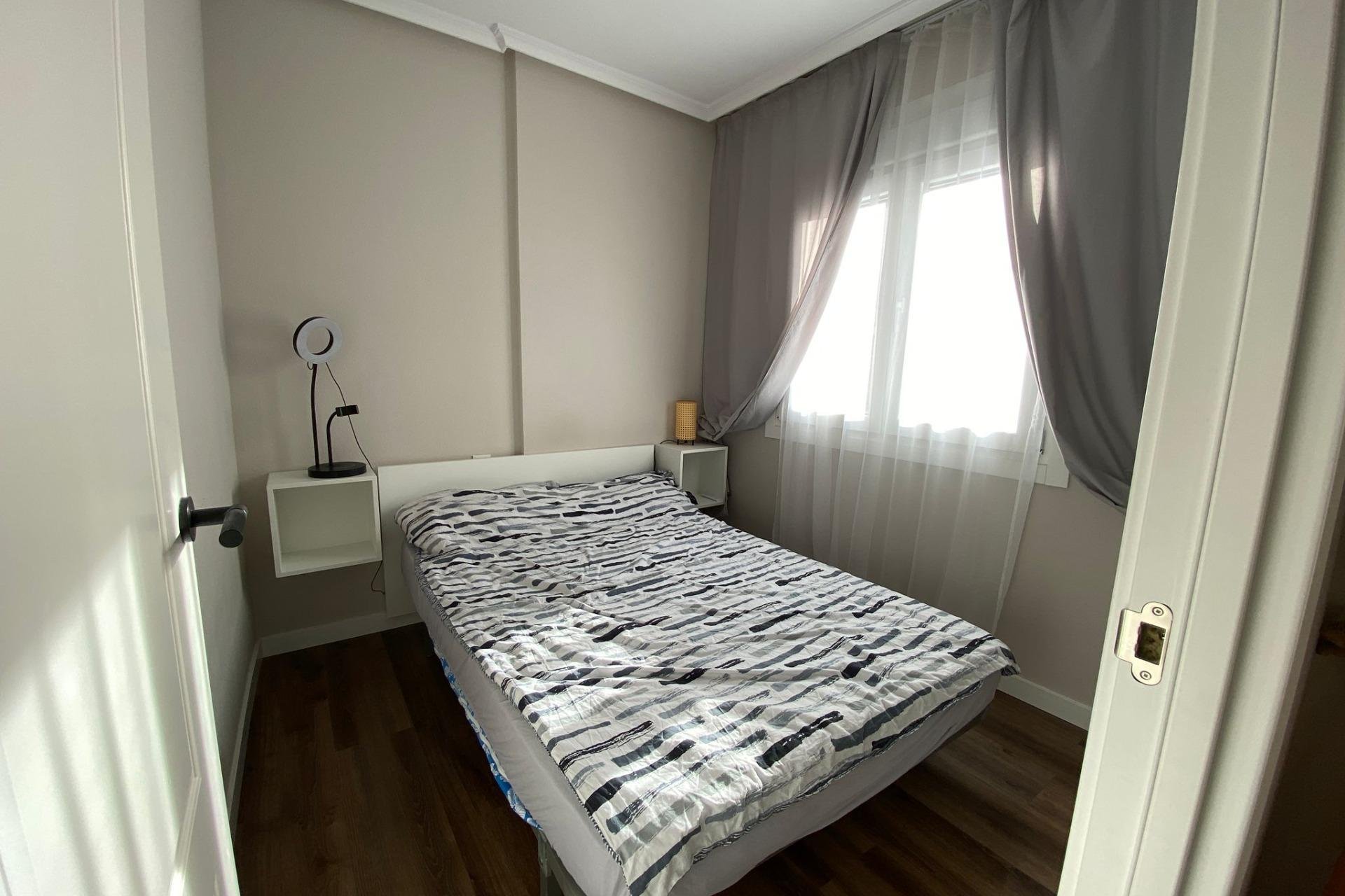 Rynek wtórny - Apartament - Torrevieja - Paseo maritimo