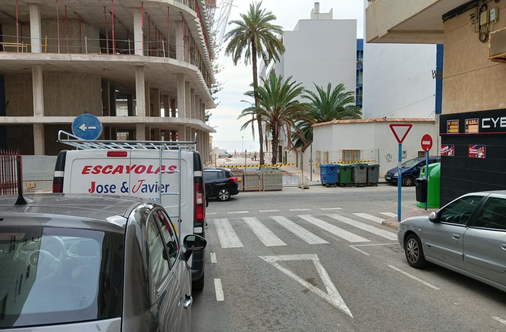 Rynek wtórny - Jednostka handlowa - Torrevieja - Playa de los Locos