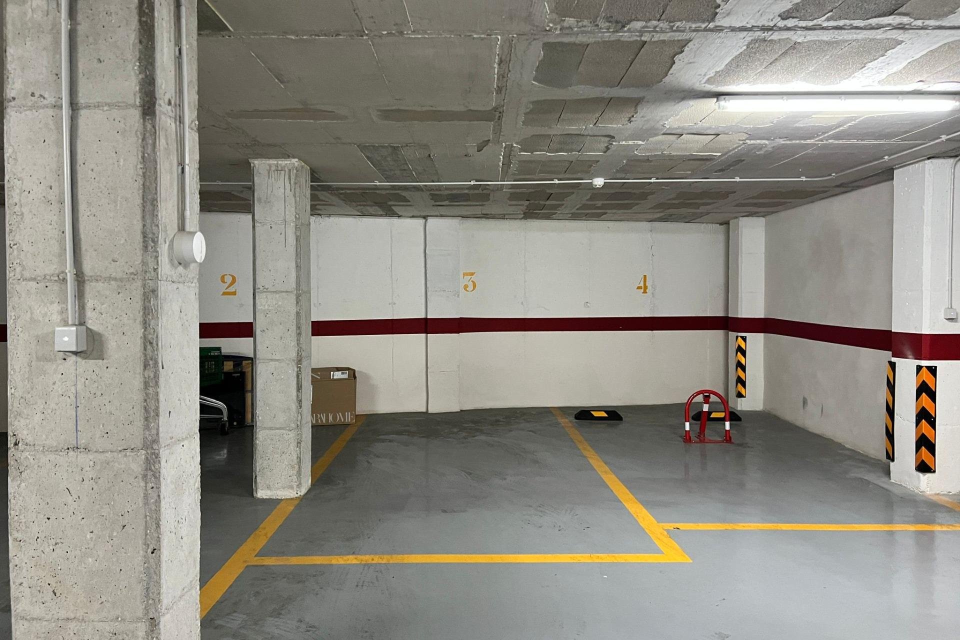 Rynek wtórny - Parking - Torrevieja - Estacion de autobuses