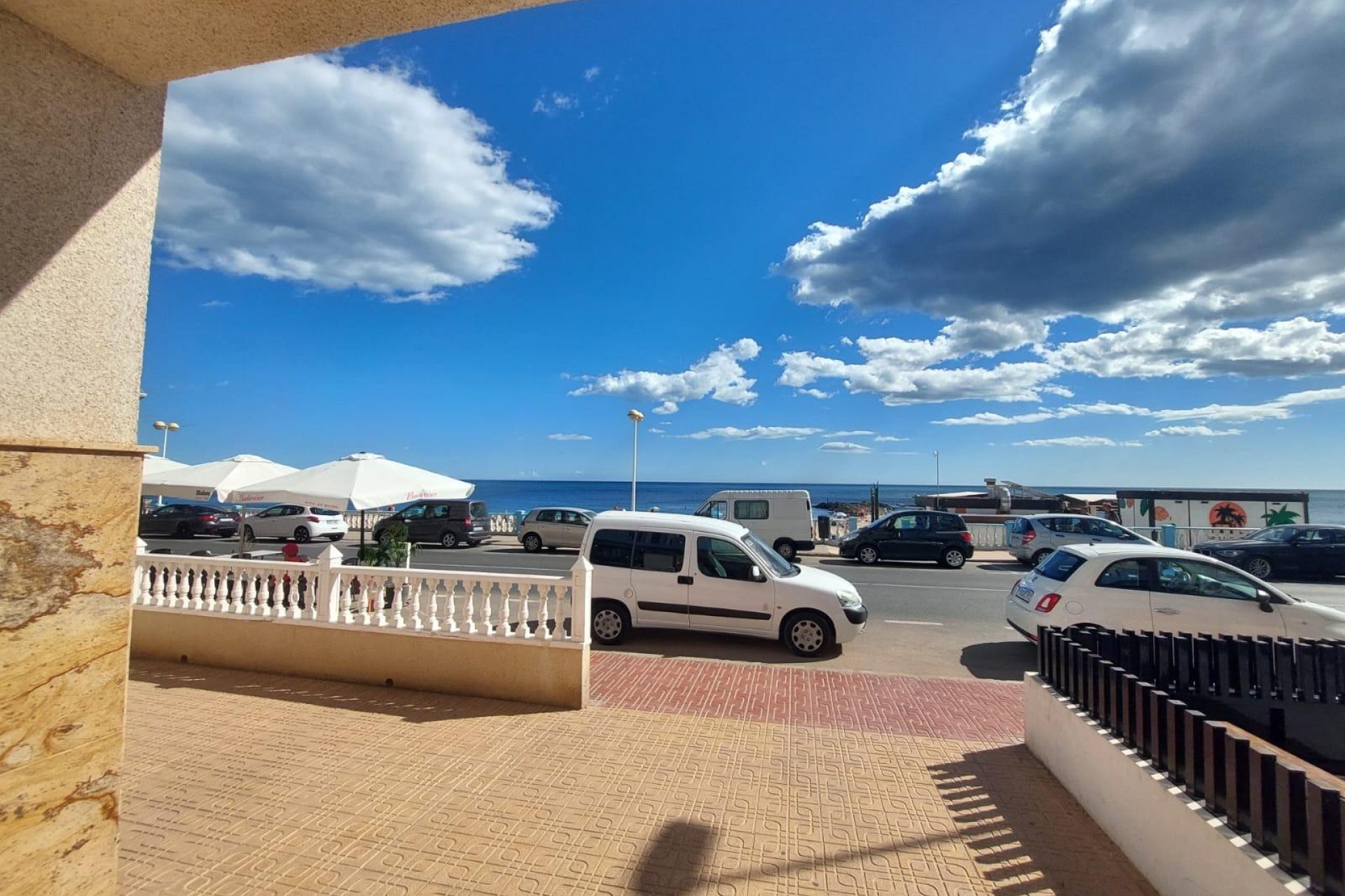 Rynek wtórny - Roślina baja - Torrevieja - Playa de los Locos