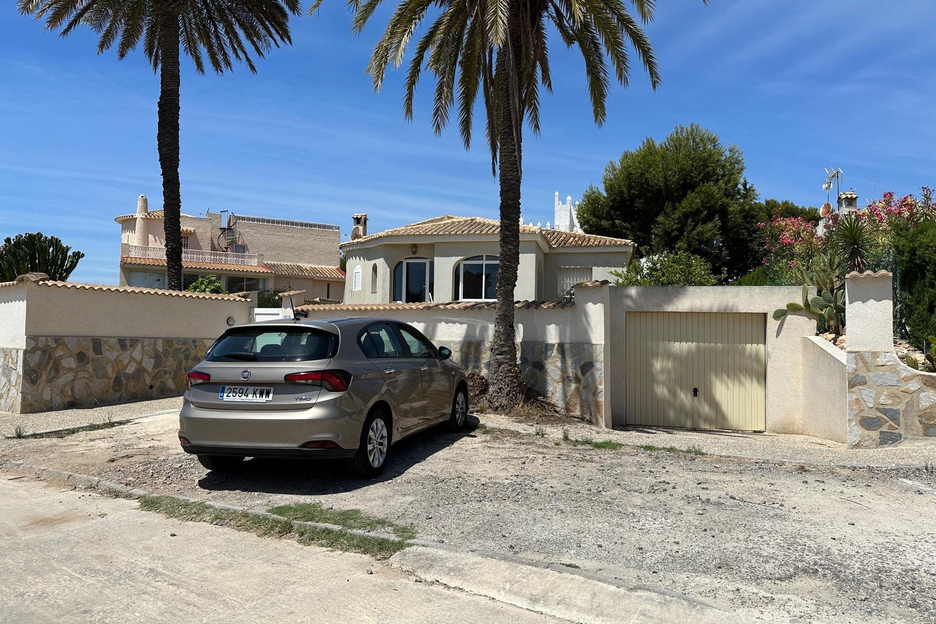 Rynek wtórny - Villa - Orihuela Costa - Lomas de Cabo Roig