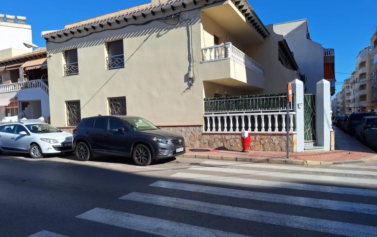 Terraced house - Resale - Torrevieja - Centro