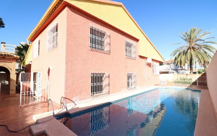Villa - Resale - Cabo Roig - MUY CERCA DE LA PLAYA