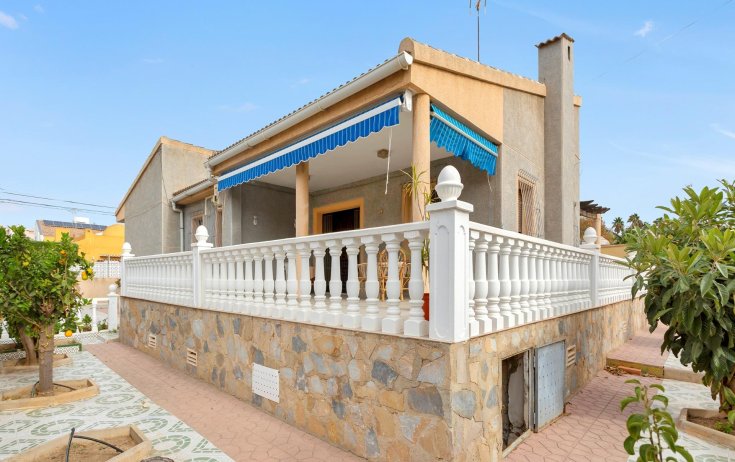 Villa - Resale - Torrevieja - Nueva Torrevieja