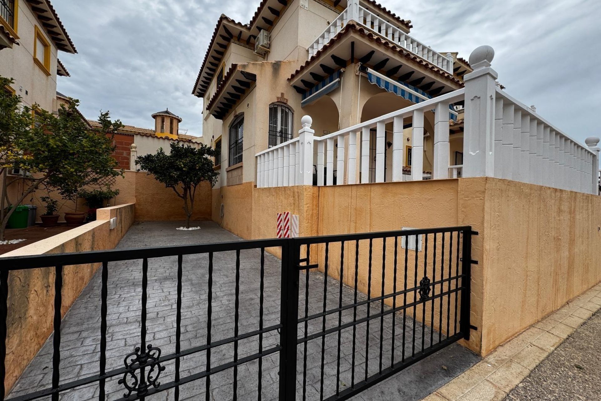 Вторичное жилье - Дом рядовой застройки - Orihuela Costa - Lomas de Cabo Roig-Los Dolses