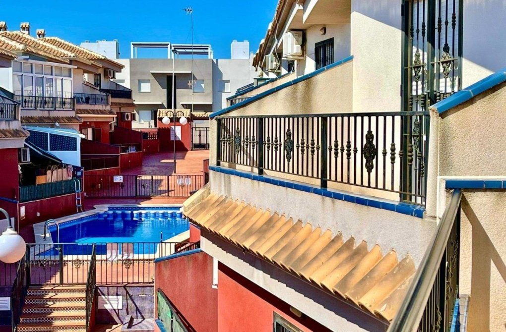 Вторичное жилье - Дом рядовой застройки - Torrevieja - Aguas Nuevas