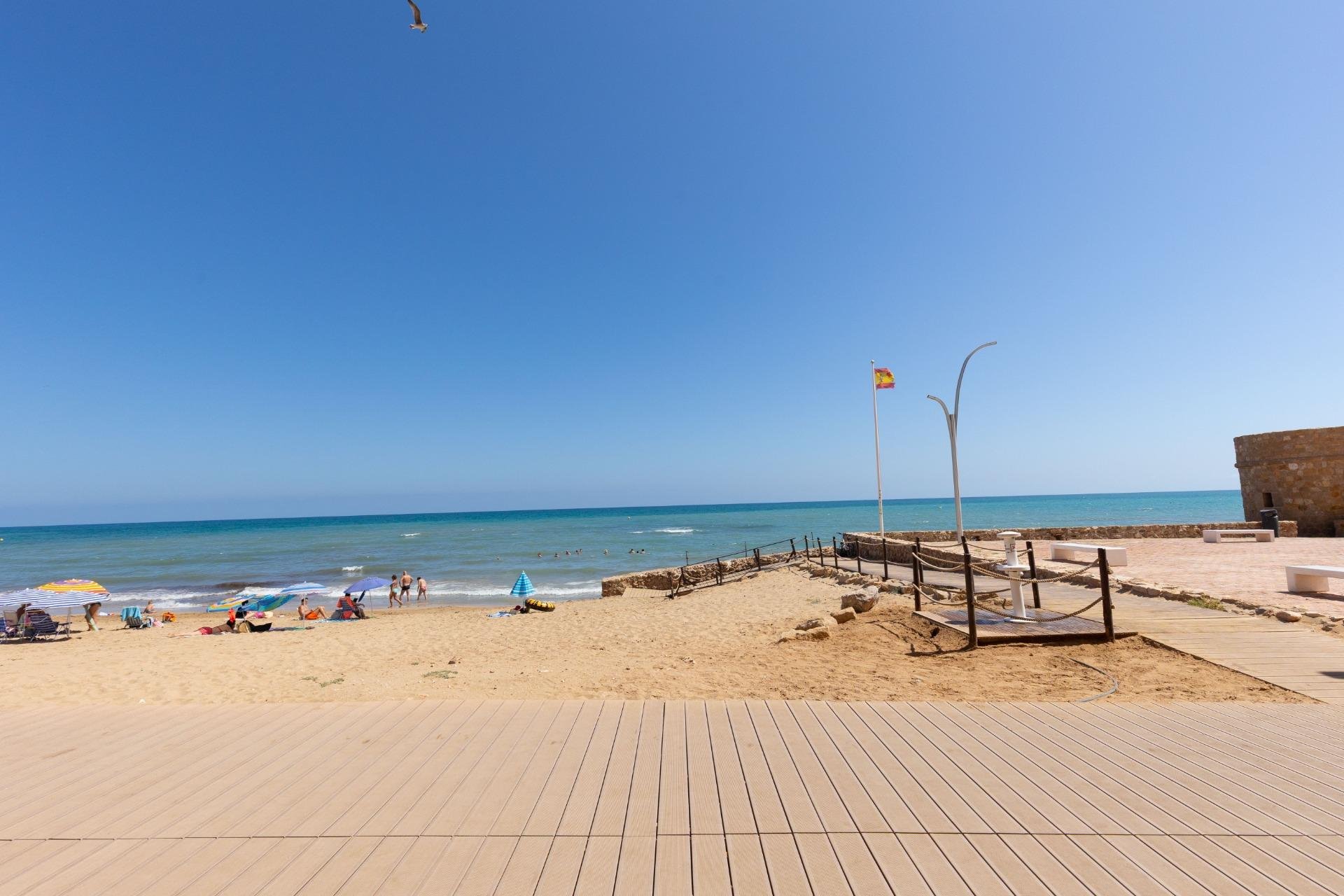 Вторичное жилье - Квартира - Torrevieja - La Mata pueblo