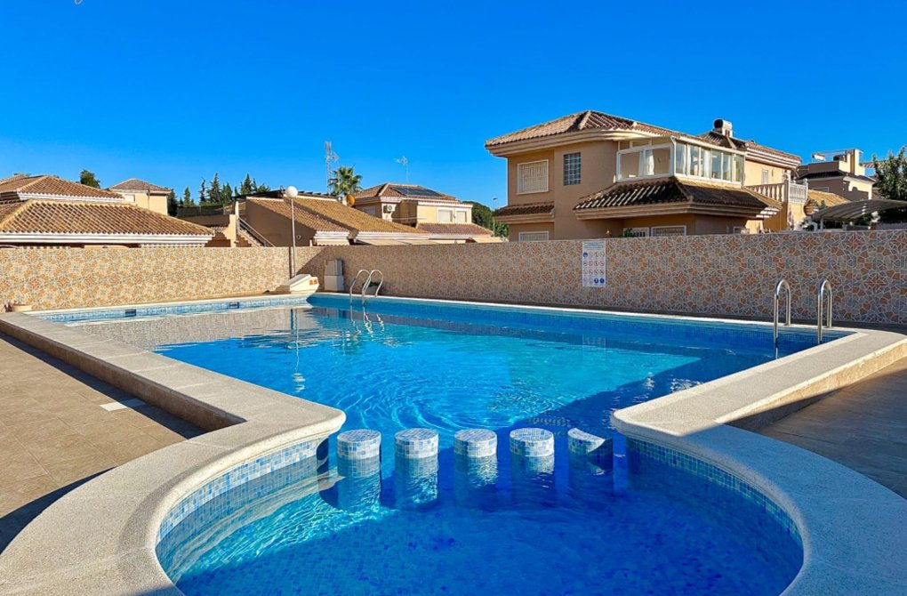 Вторичное жилье - Villa - Torrevieja - Punta prima