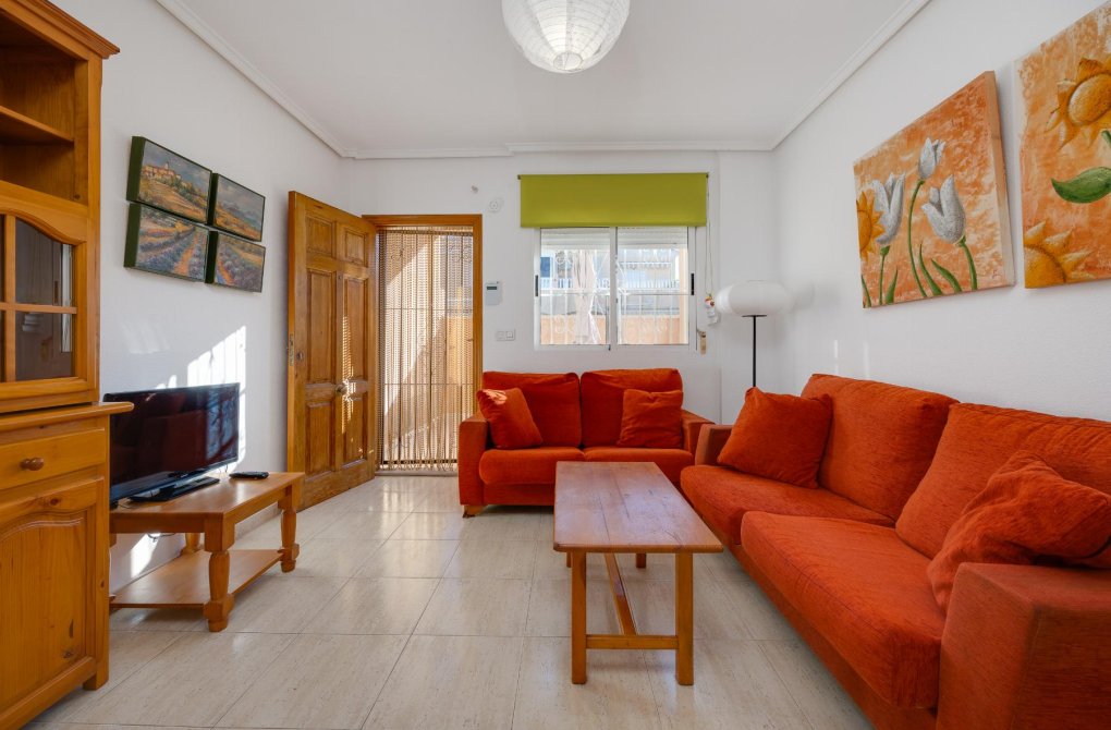 Resale - Chalet - Torrevieja - Pueblo - Centro