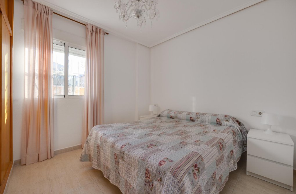 Resale - Chalet - Torrevieja - Pueblo - Centro