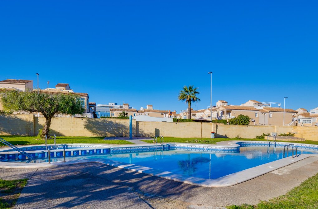 Resale - Chalet - Torrevieja - Pueblo - Centro