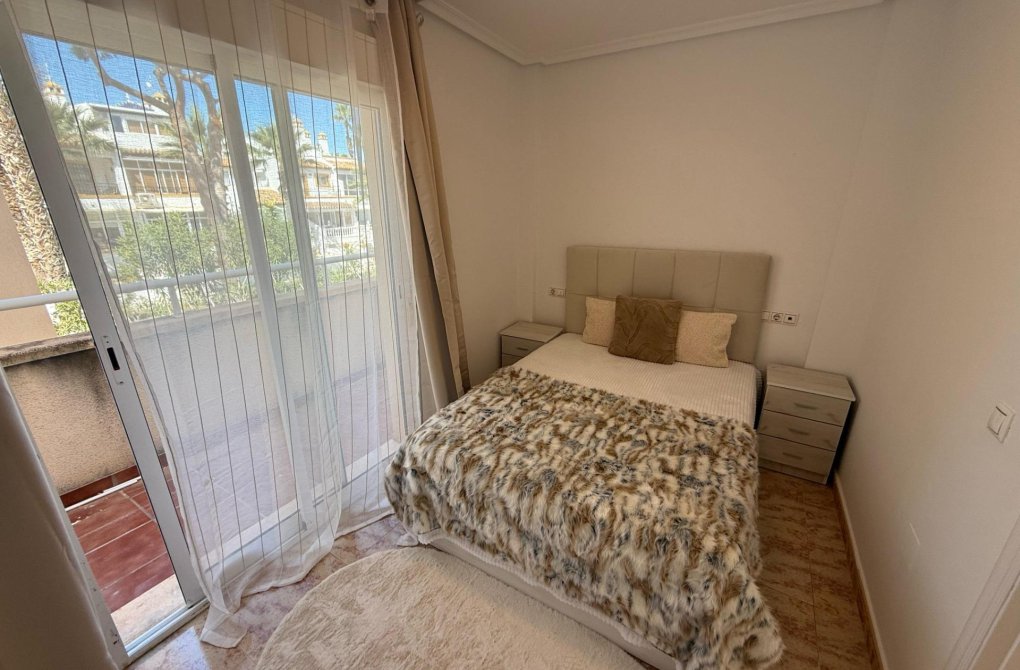 Вторичное жилье - Дом рядовой застройки - Orihuela Costa - Los Dolses