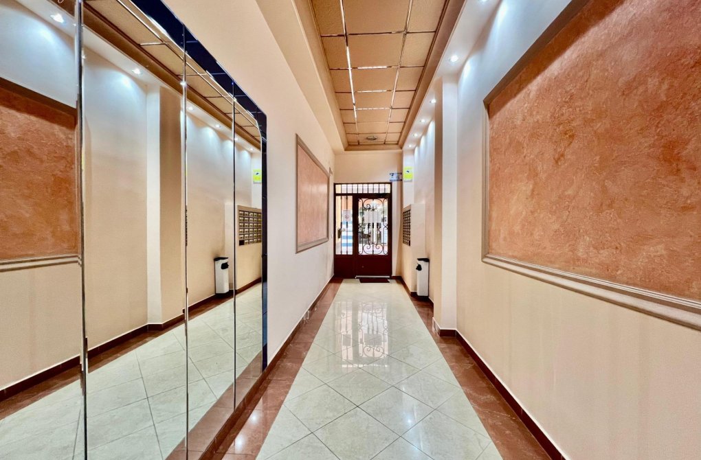 Resale - Apartment - Torrevieja - Centro