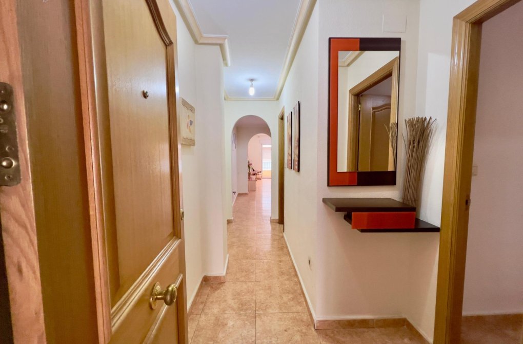 Resale - Apartment - Torrevieja - Centro
