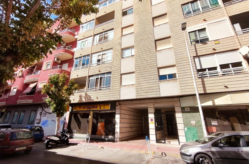 Вторичное жилье - Квартира - Torrevieja - Estacion de autobuses