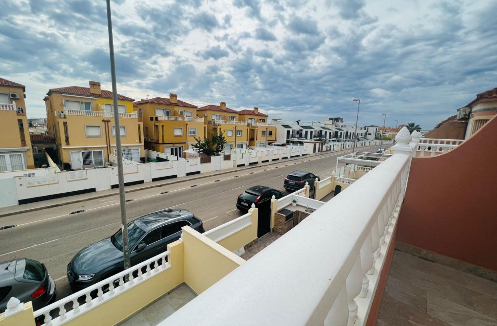 Вторичное жилье - Дом рядовой застройки - Orihuela Costa - Playa Flamenca