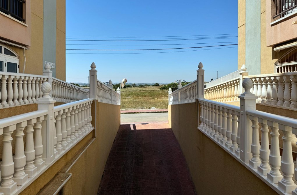 Вторичное жилье - Квартира - Torrevieja - La Mata pueblo