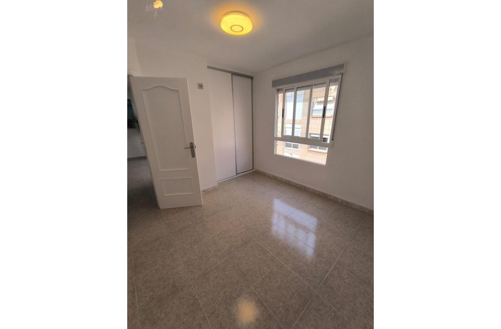 Вторичное жилье - Квартира - Torrevieja - Playa del cura