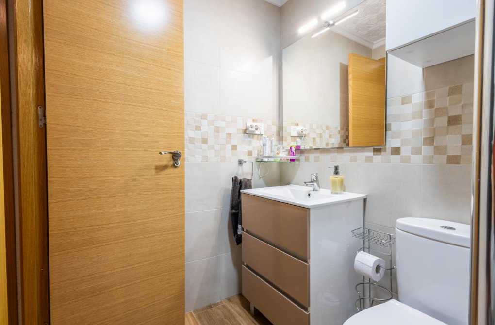 Rynek wtórny - Apartament - Torrevieja - Playa del Acequión