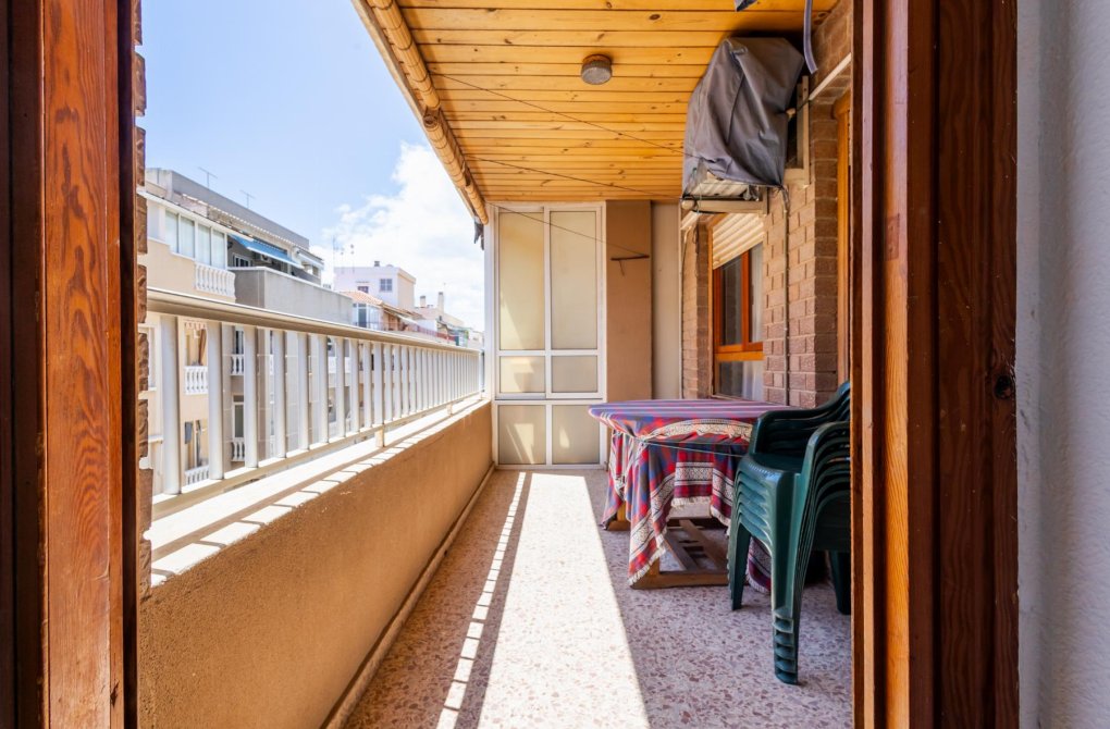 Resale - Apartamento - Torrevieja - Playa de los Naufragos