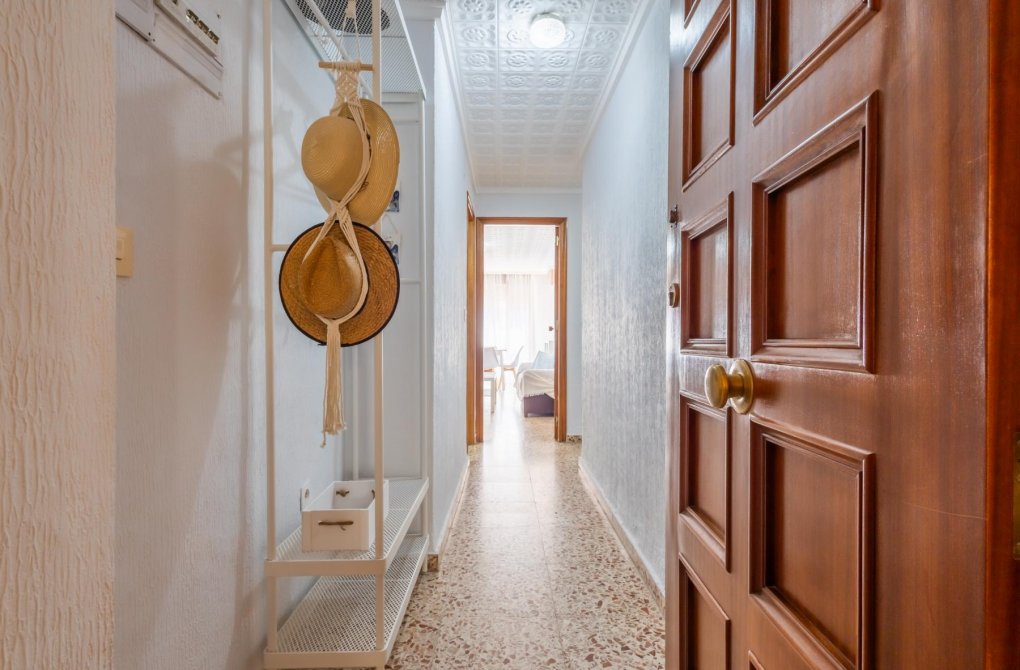 Resale - Apartamento - Torrevieja - Playa de los Naufragos