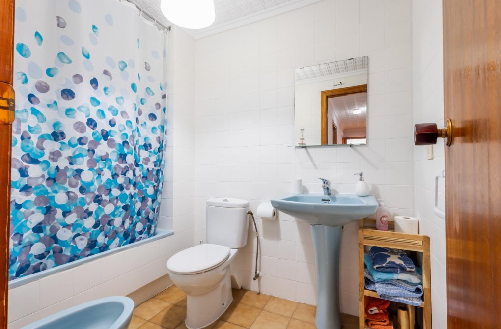 Resale - Apartamento - Torrevieja - Playa de los Naufragos