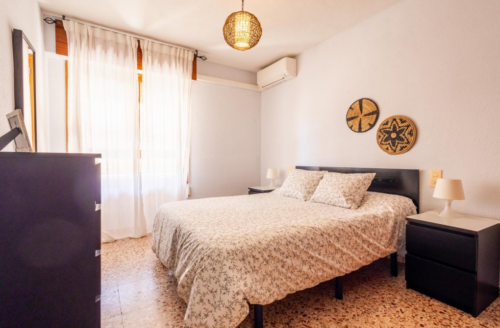 Resale - Apartamento - Torrevieja - Playa de los Naufragos