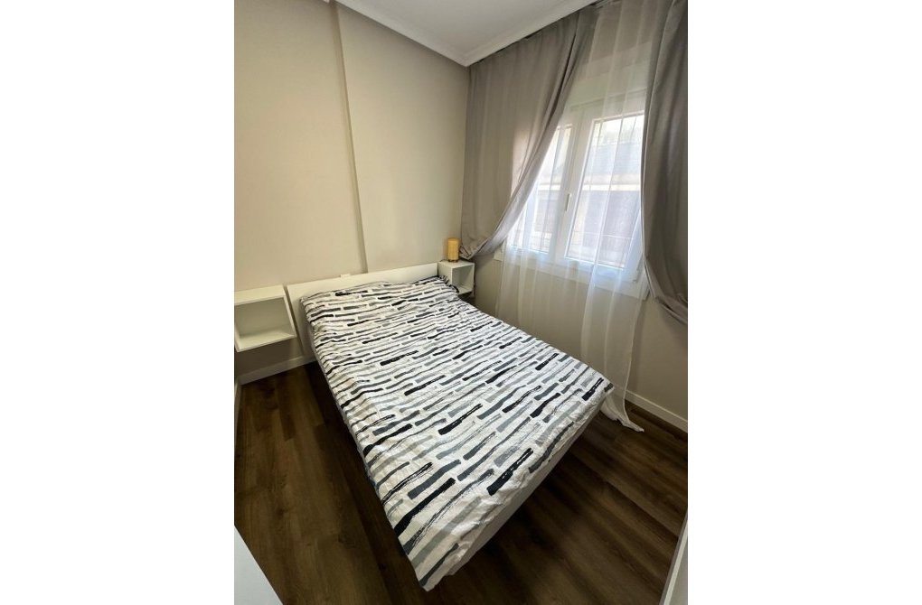 Rynek wtórny - Apartament - Torrevieja - Paseo maritimo