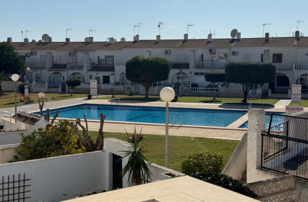 Resale - Terraced house - Torrevieja - Calas blanca