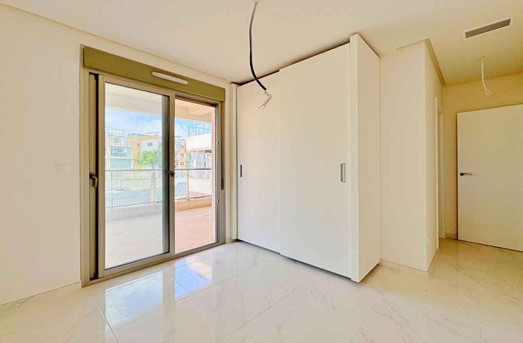 Resale - Apartment - Orihuela Costa - Villamartin