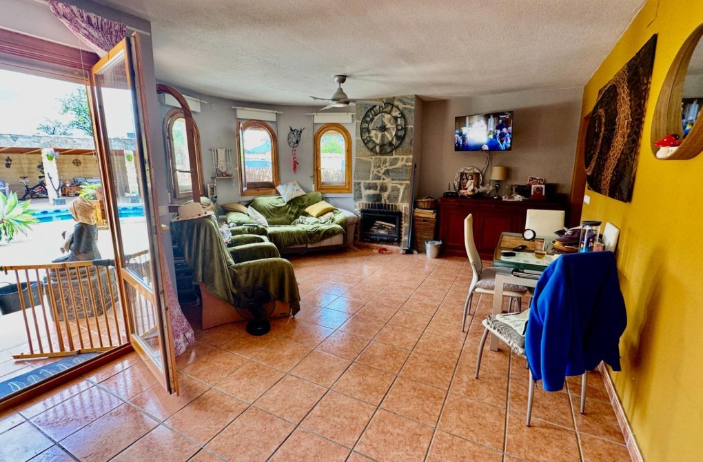 Resale - house - Relleu