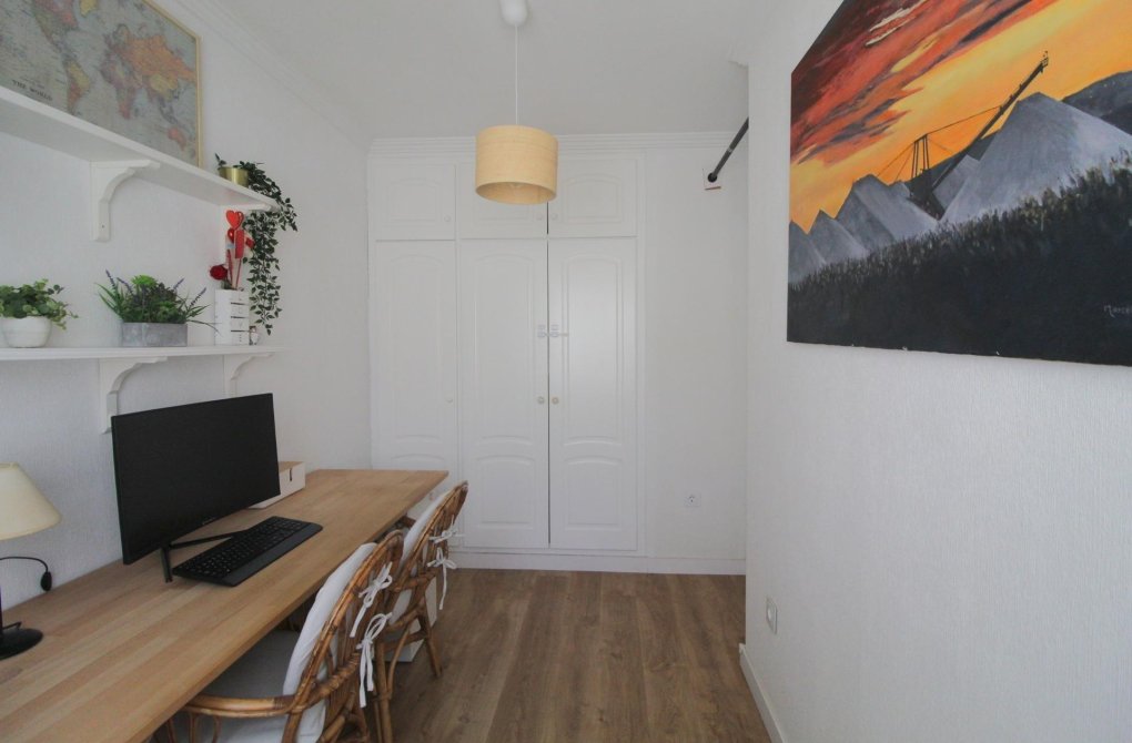 Resale - Apartment - Torrevieja - La veleta