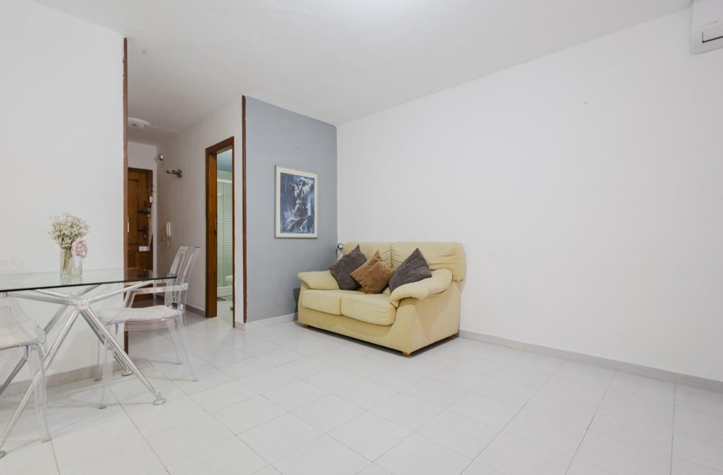 Resale - Apartment - Torrevieja - Acequion