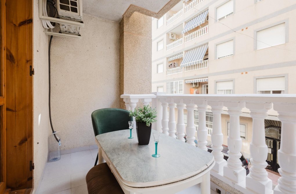 Resale - Apartment - Torrevieja - Acequion