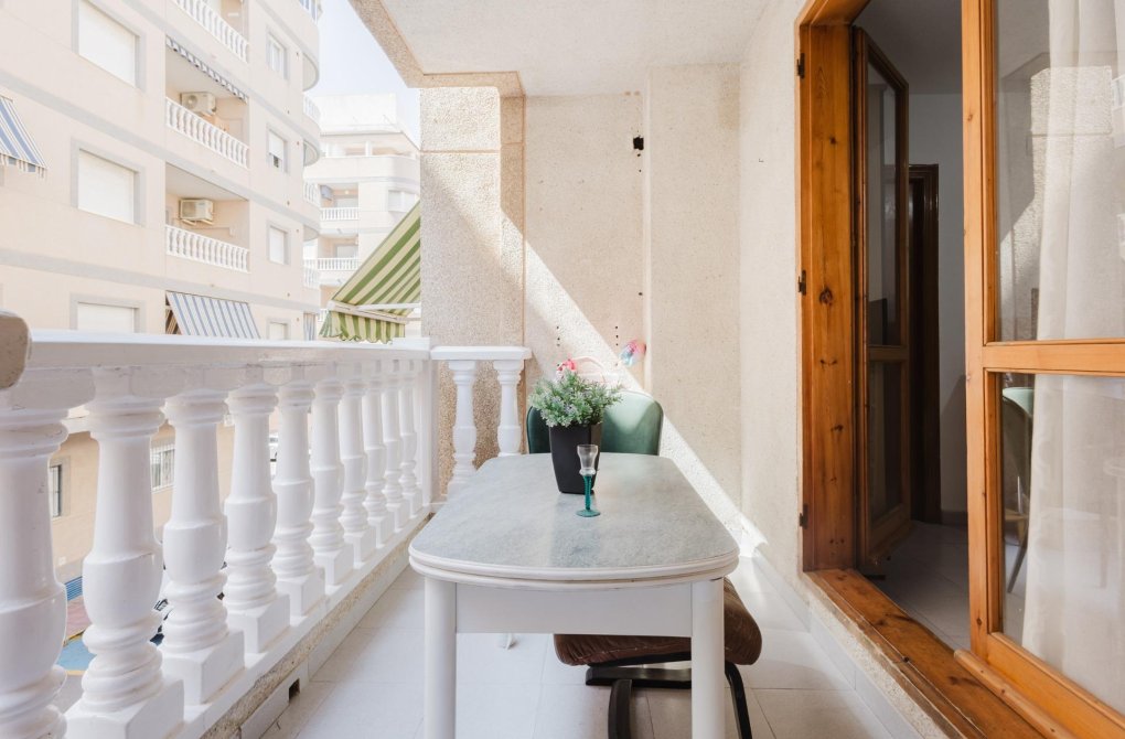 Resale - Apartment - Torrevieja - Acequion