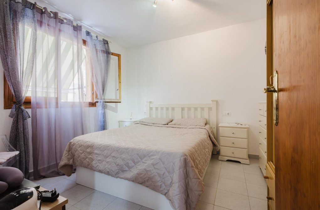 Resale - Apartment - Torrevieja - Acequion