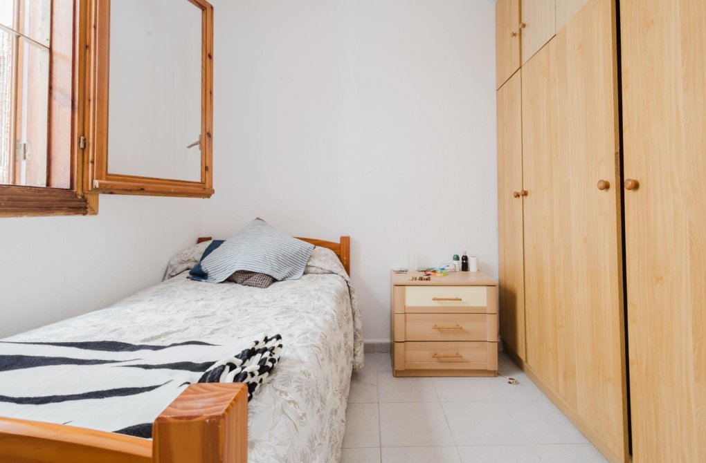 Resale - Apartment - Torrevieja - Acequion