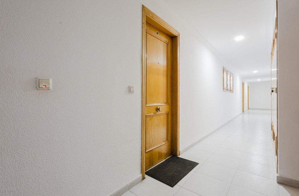 Resale - Apartment - Torrevieja - Acequion