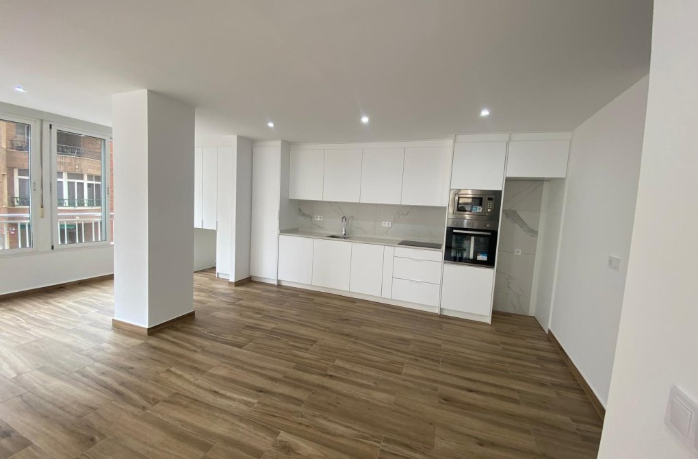 Resale - Apartment - Torrevieja - Acequion