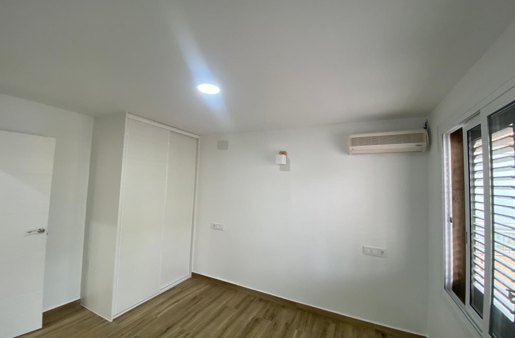 Resale - Apartment - Torrevieja - Acequion