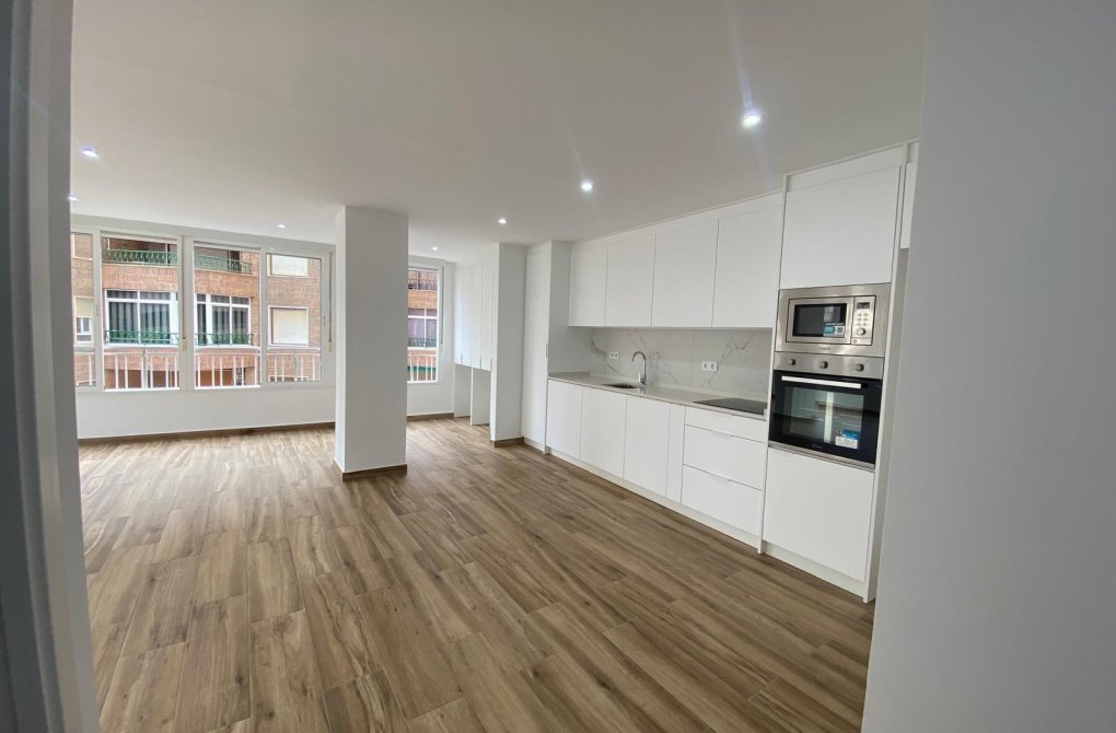 Resale - Apartment - Torrevieja - Acequion