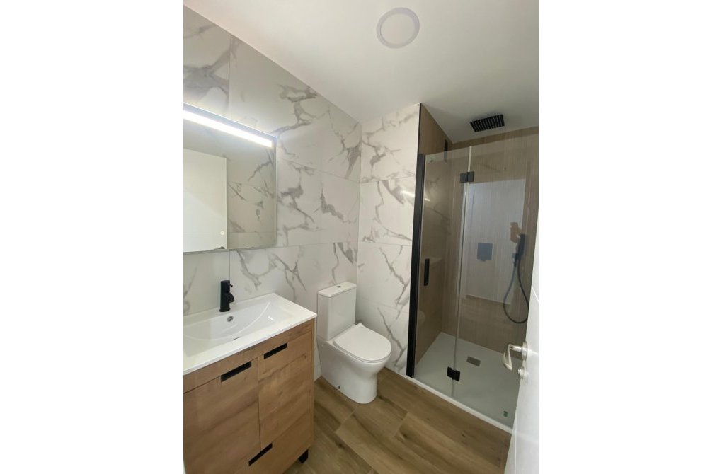 Resale - Apartment - Torrevieja - Acequion