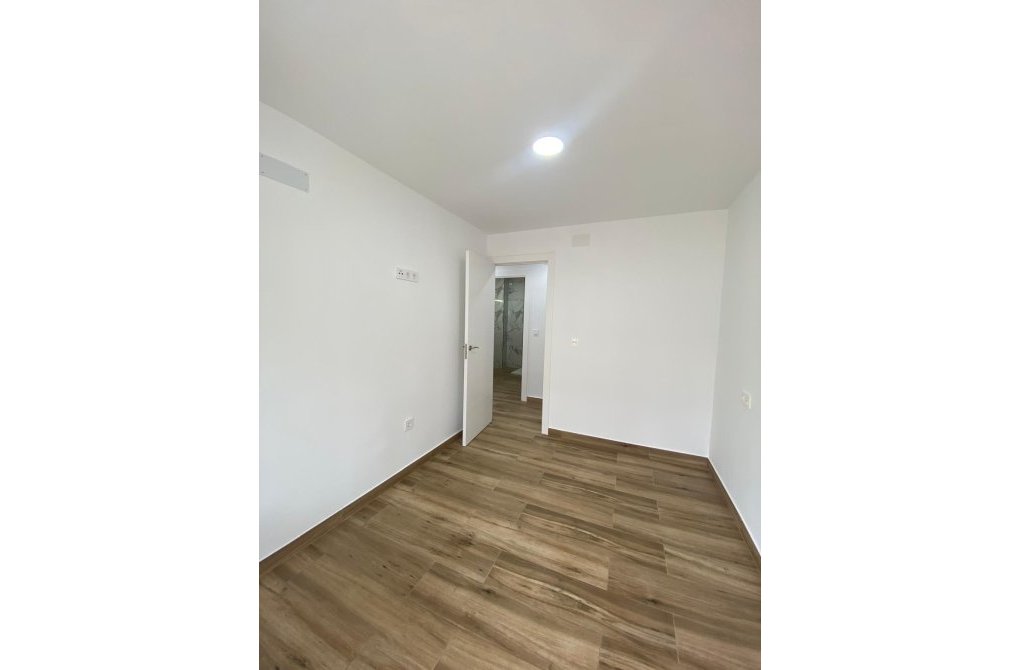 Resale - Apartment - Torrevieja - Acequion