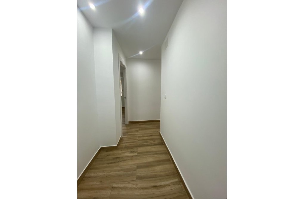 Resale - Apartment - Torrevieja - Acequion