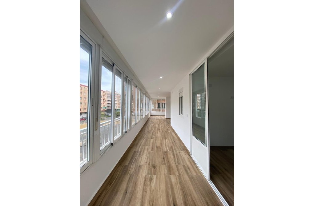 Resale - Apartment - Torrevieja - Acequion