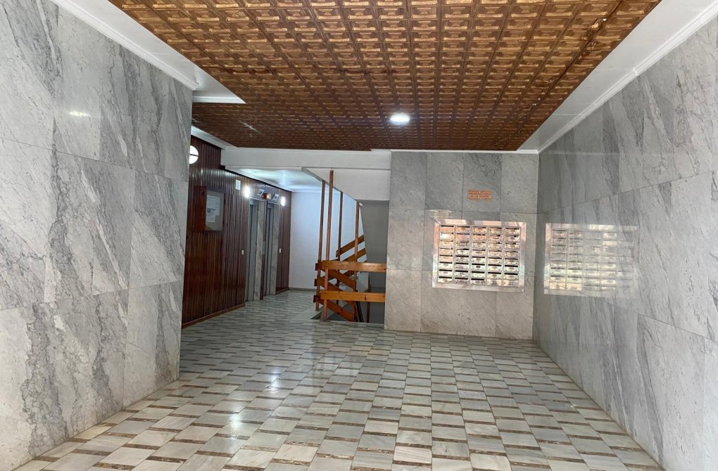 Resale - Apartment - Torrevieja - Acequion