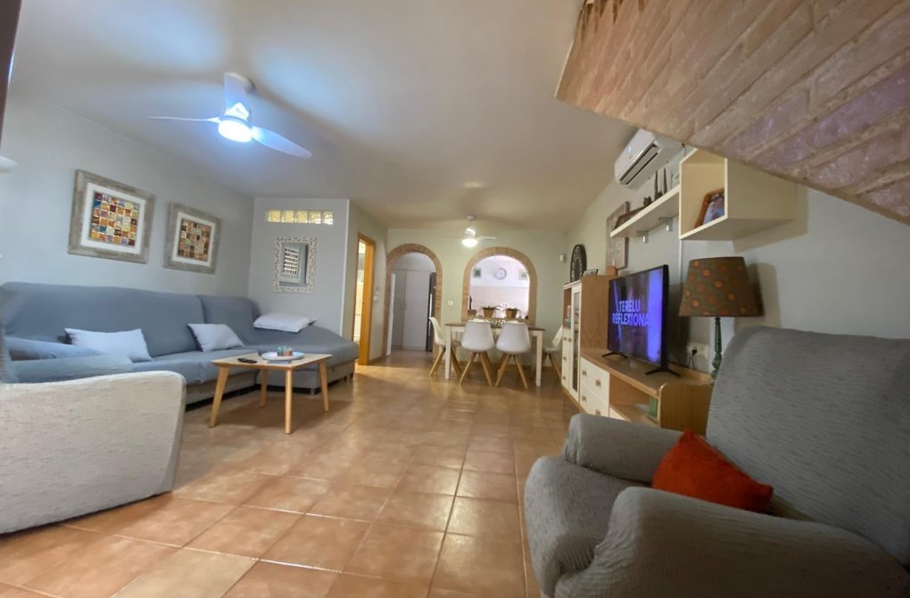 Resale - Terraced house - Torrevieja - Playa de los Naufragos