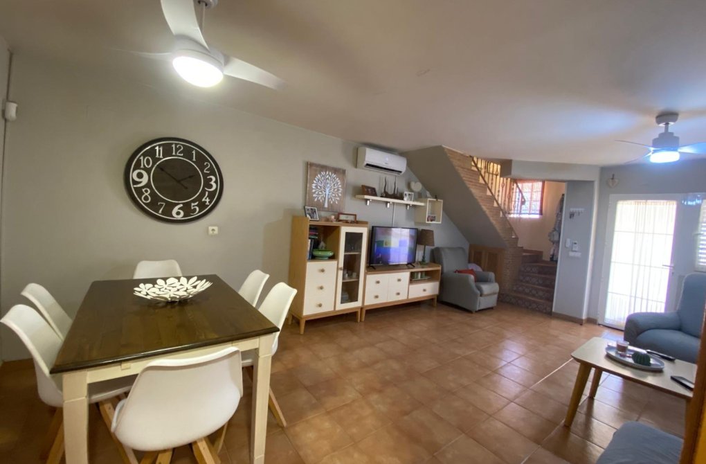 Resale - Terraced house - Torrevieja - Playa de los Naufragos