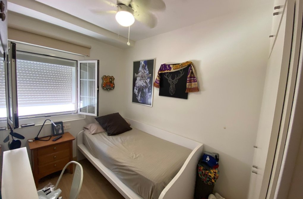 Resale - Terraced house - Torrevieja - Playa de los Naufragos